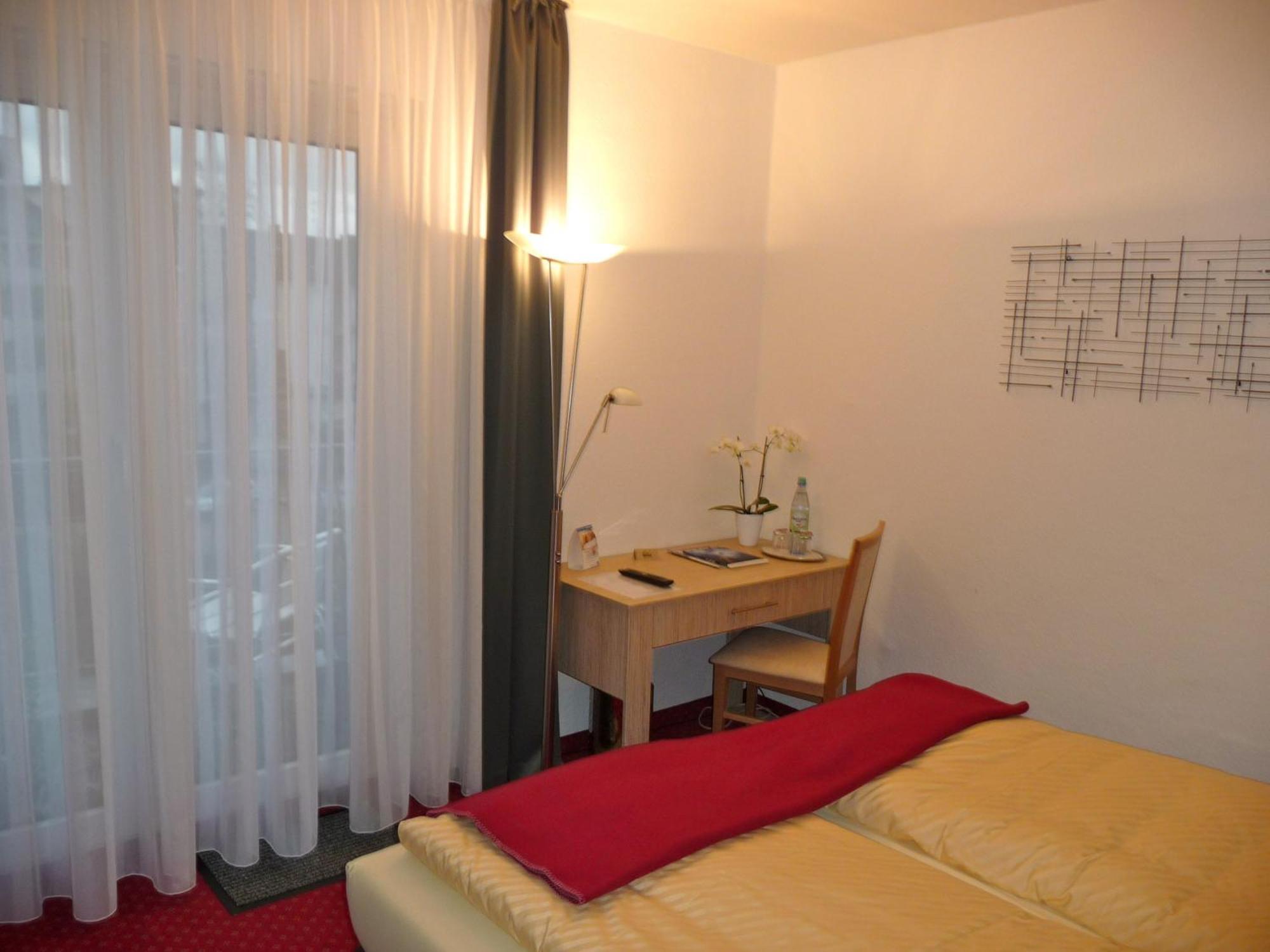 Hotel Sechzehn Leverkusen Buitenkant foto