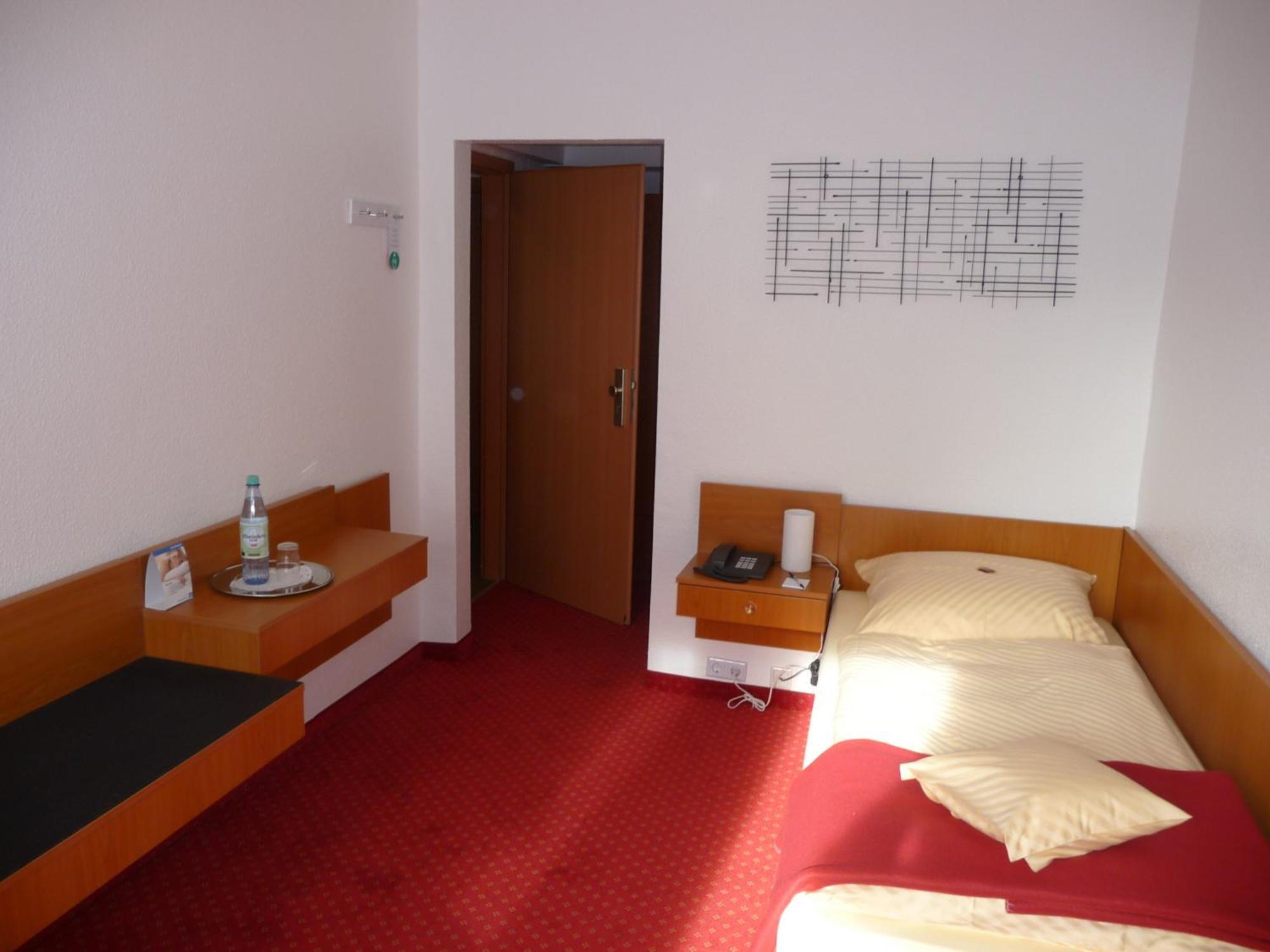Hotel Sechzehn Leverkusen Buitenkant foto