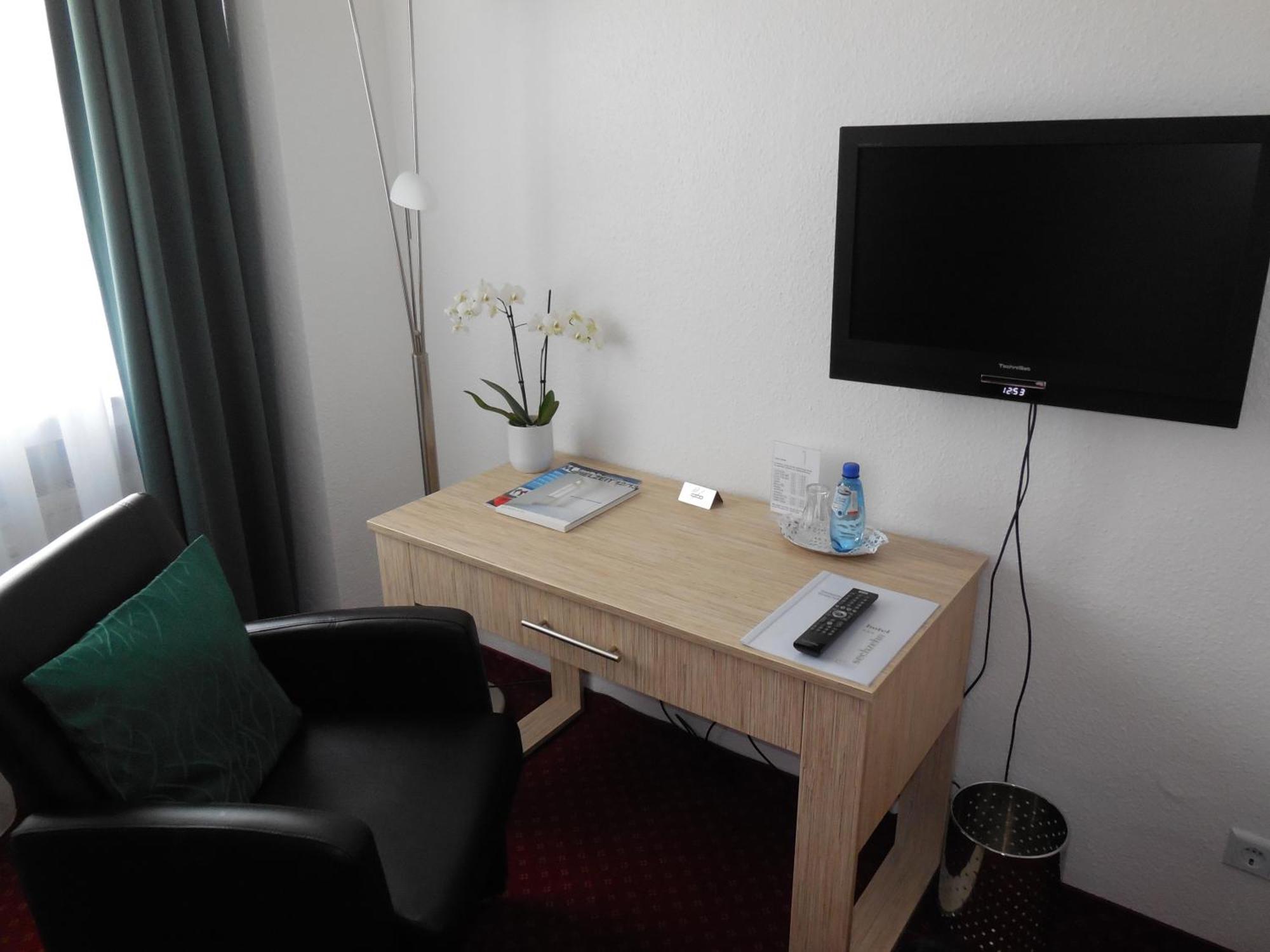 Hotel Sechzehn Leverkusen Buitenkant foto