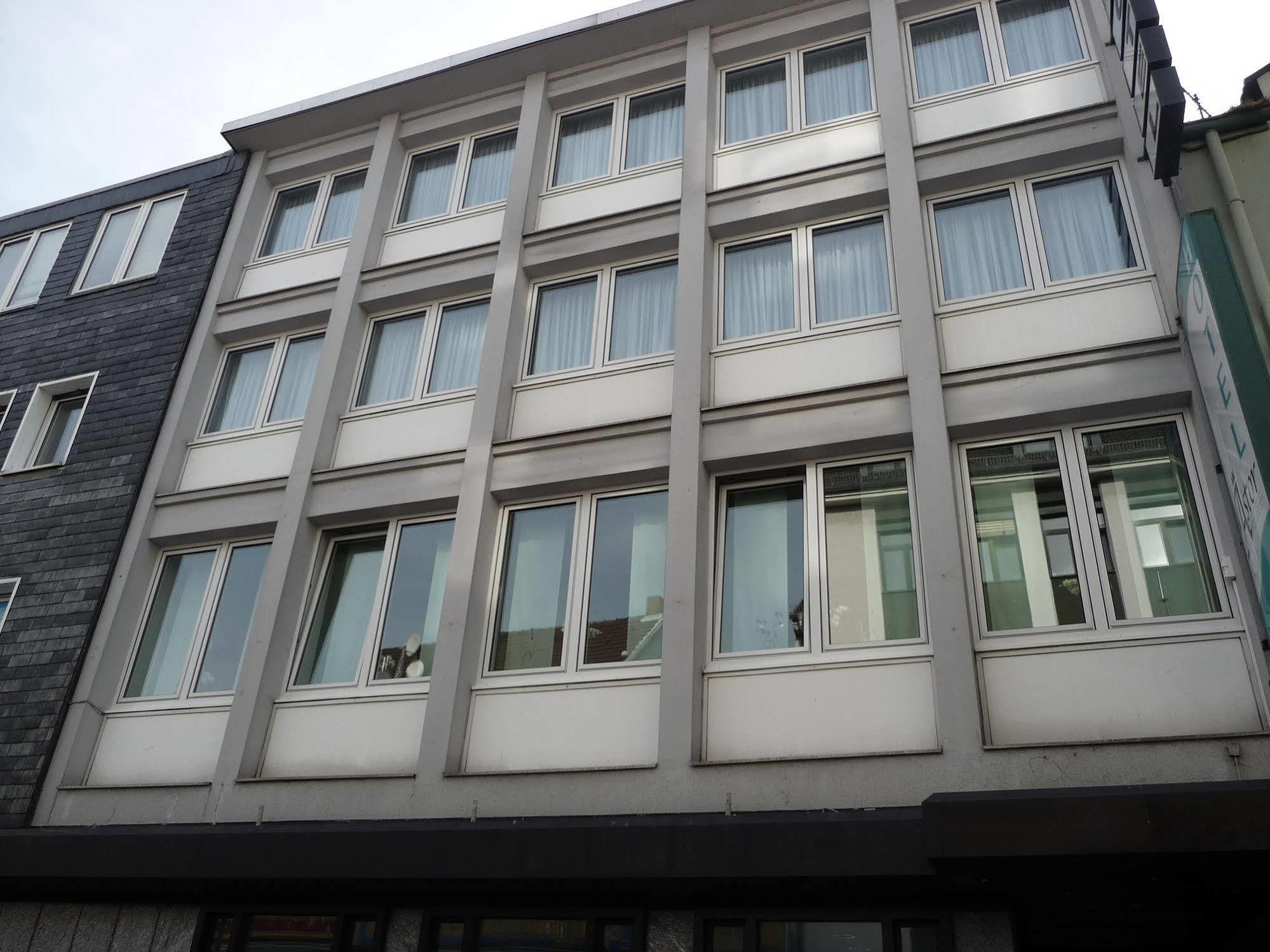Hotel Sechzehn Leverkusen Buitenkant foto
