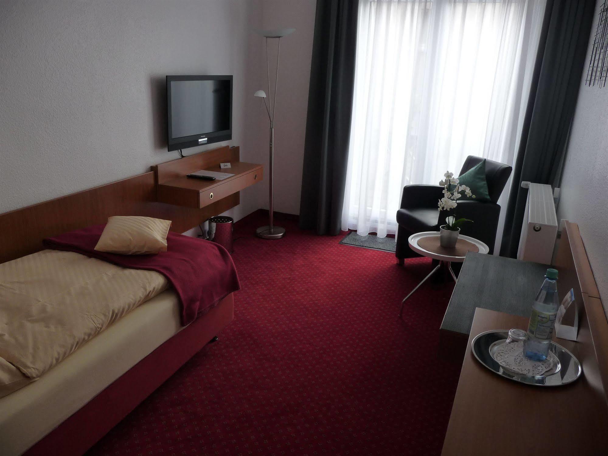 Hotel Sechzehn Leverkusen Buitenkant foto