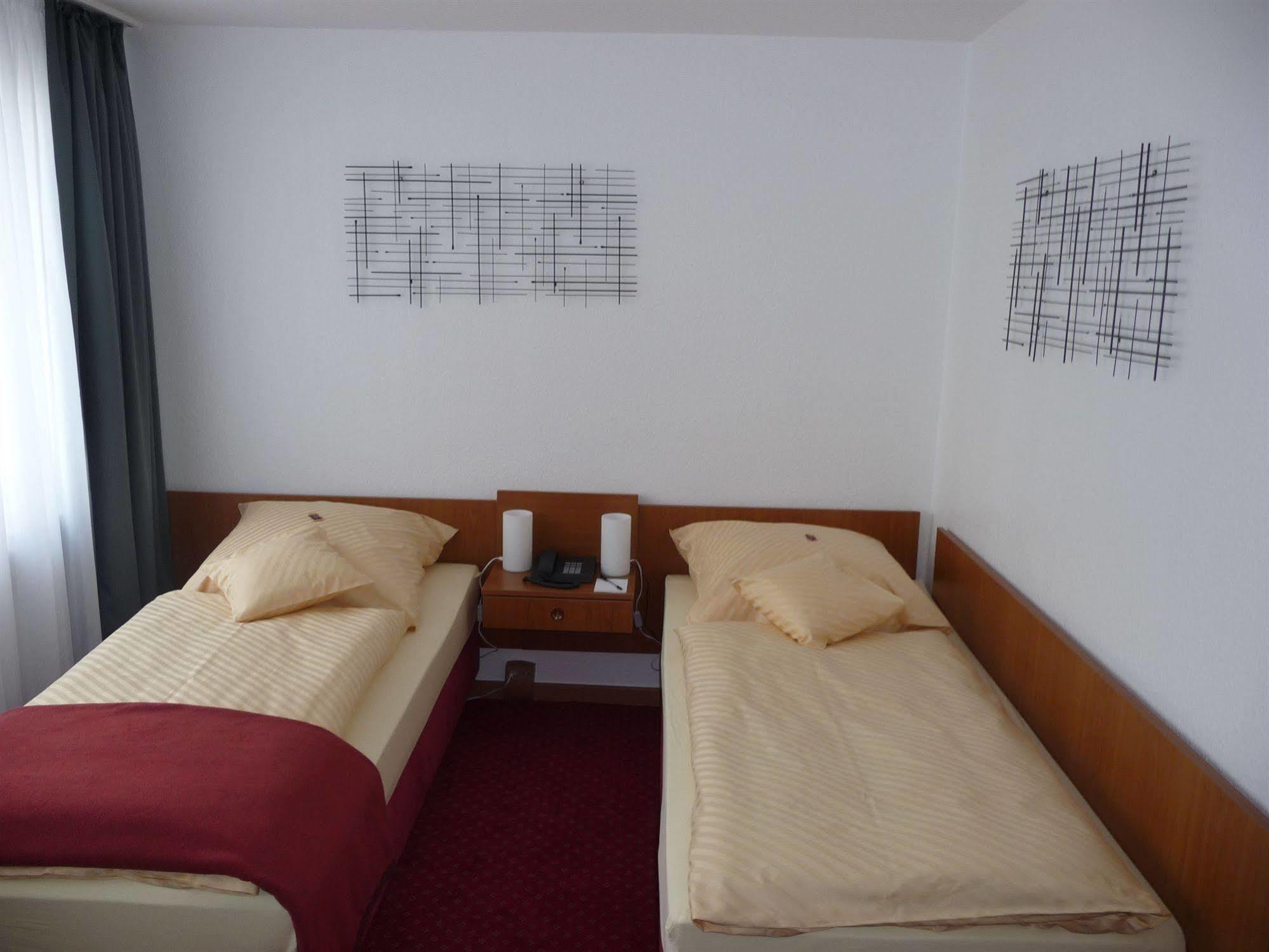 Hotel Sechzehn Leverkusen Buitenkant foto