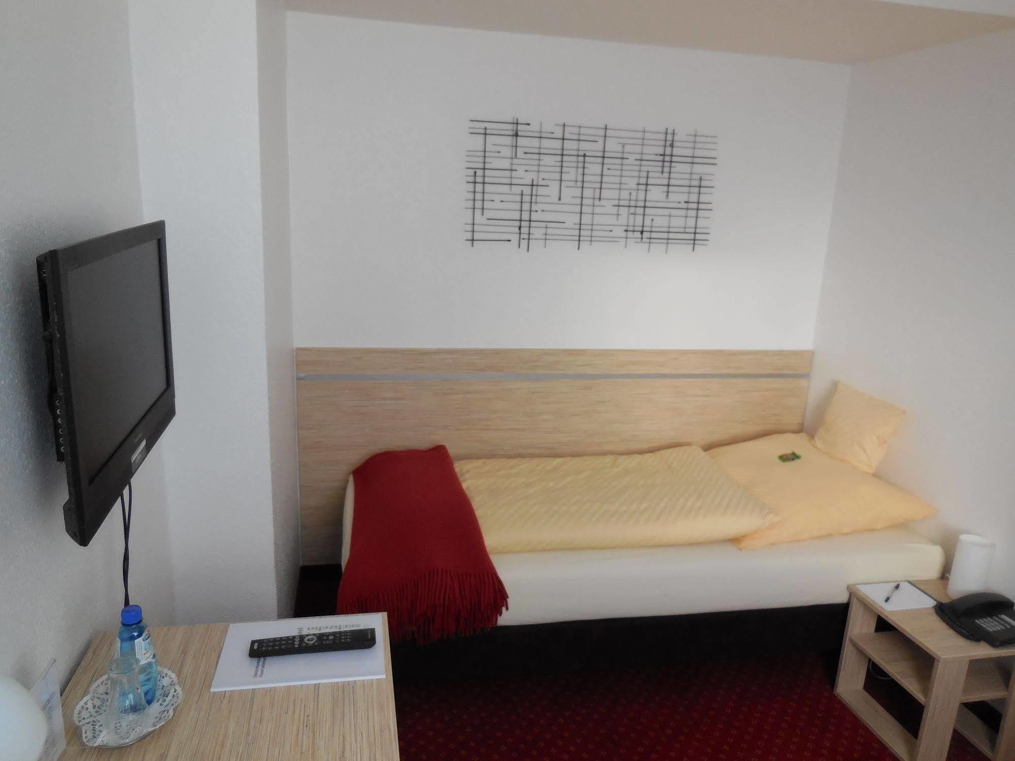 Hotel Sechzehn Leverkusen Buitenkant foto