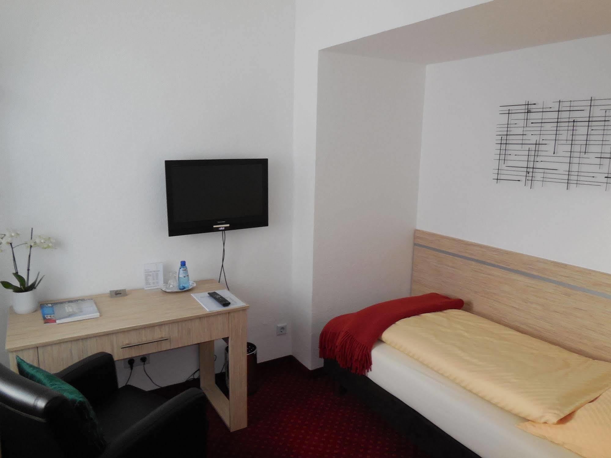Hotel Sechzehn Leverkusen Buitenkant foto