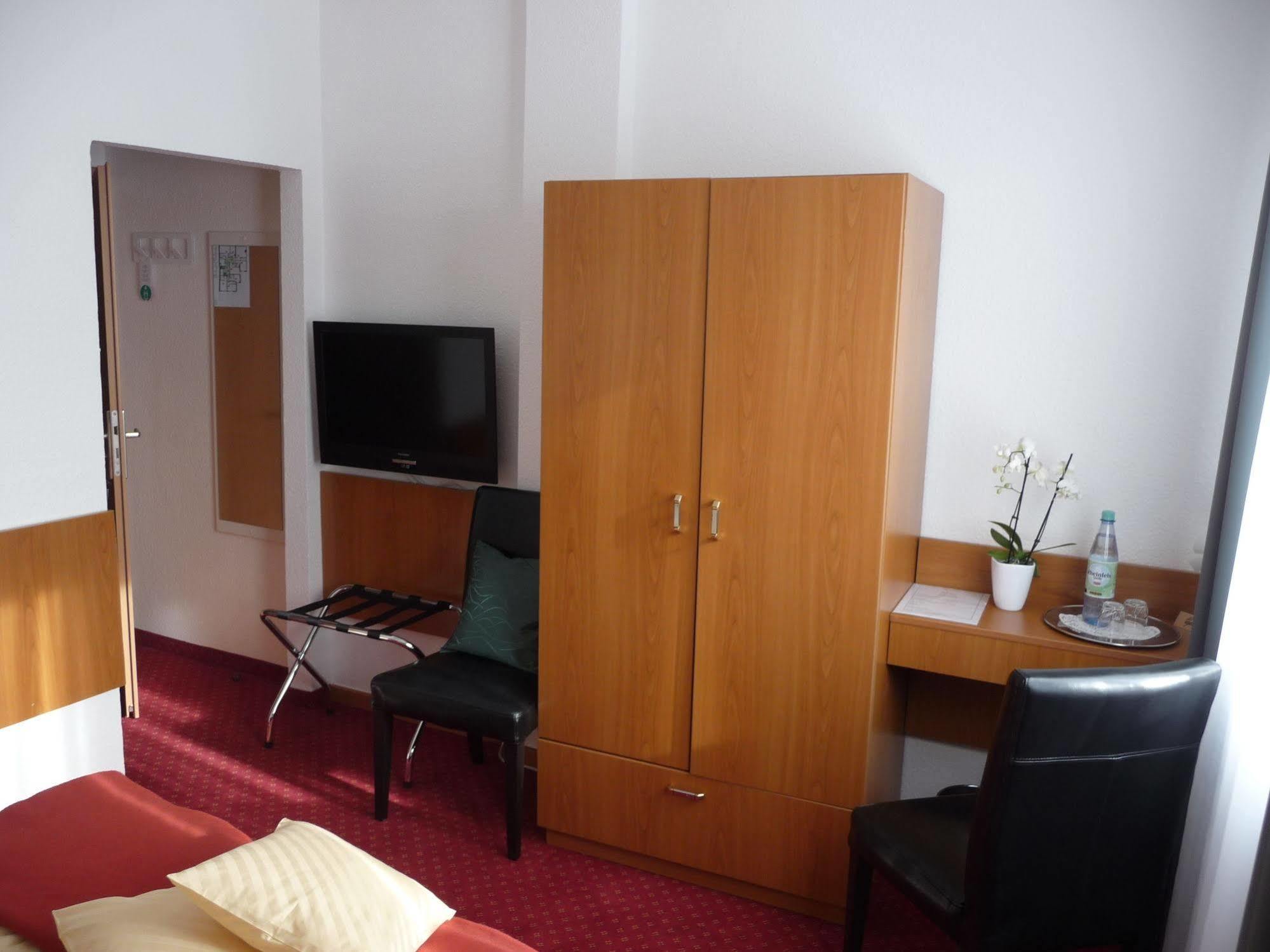 Hotel Sechzehn Leverkusen Buitenkant foto