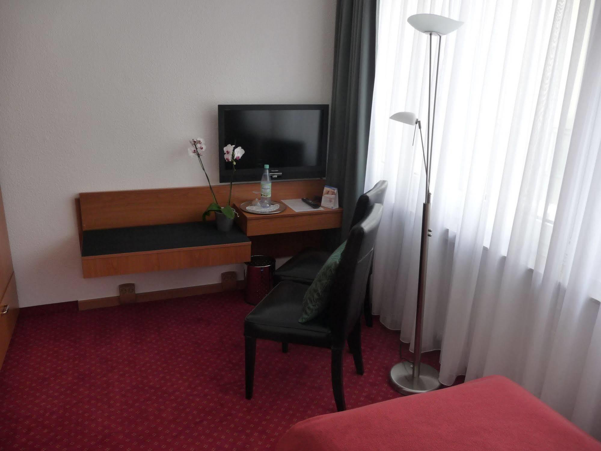 Hotel Sechzehn Leverkusen Buitenkant foto