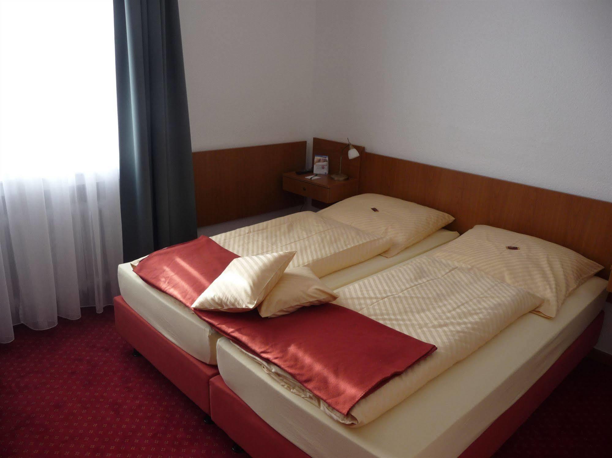 Hotel Sechzehn Leverkusen Buitenkant foto