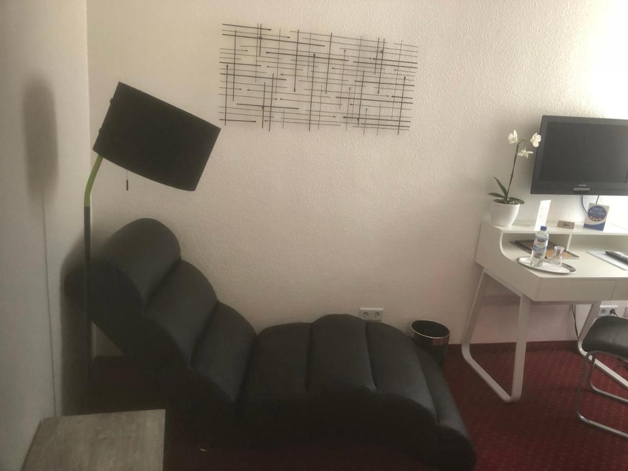 Hotel Sechzehn Leverkusen Buitenkant foto