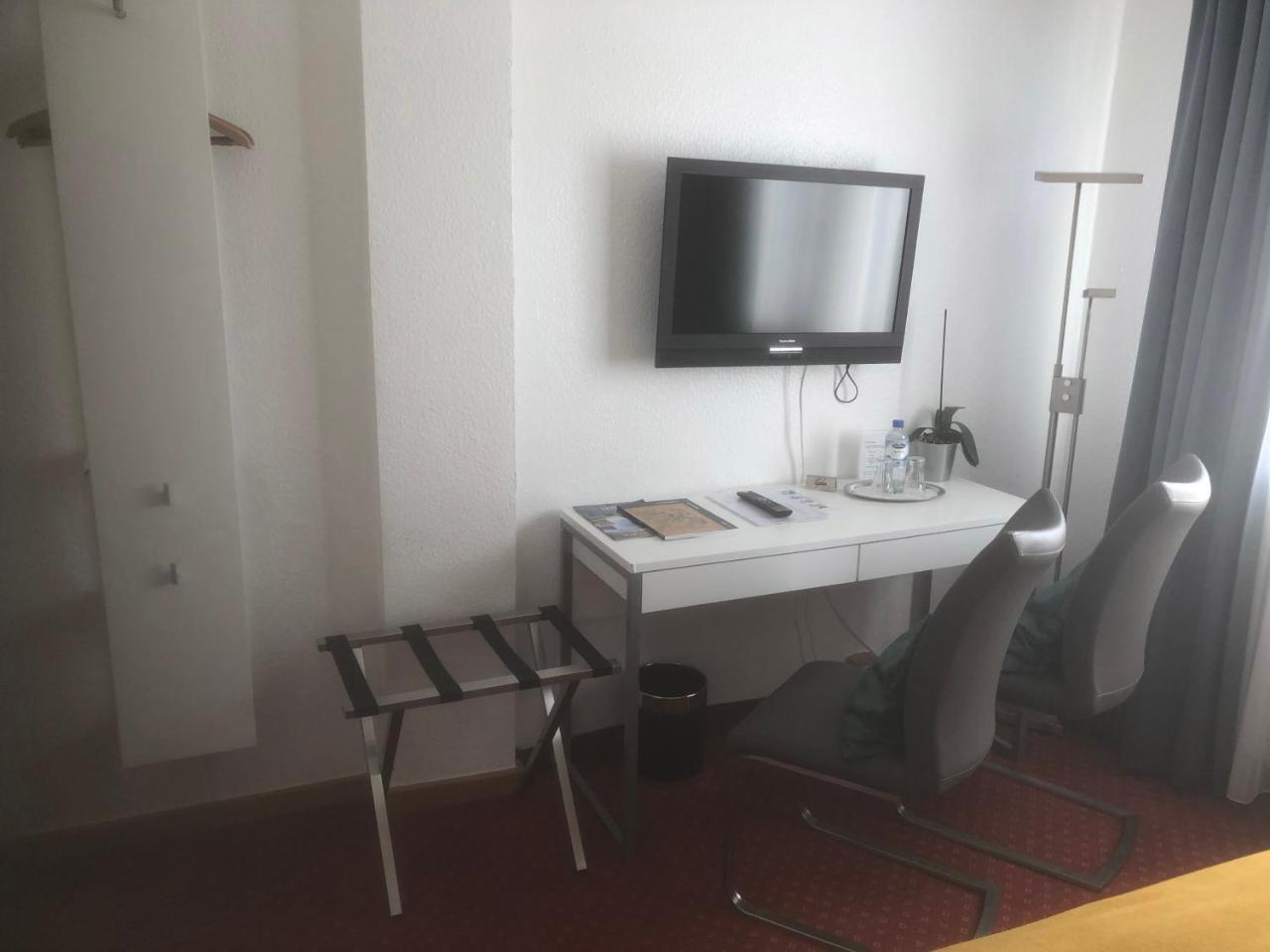 Hotel Sechzehn Leverkusen Buitenkant foto