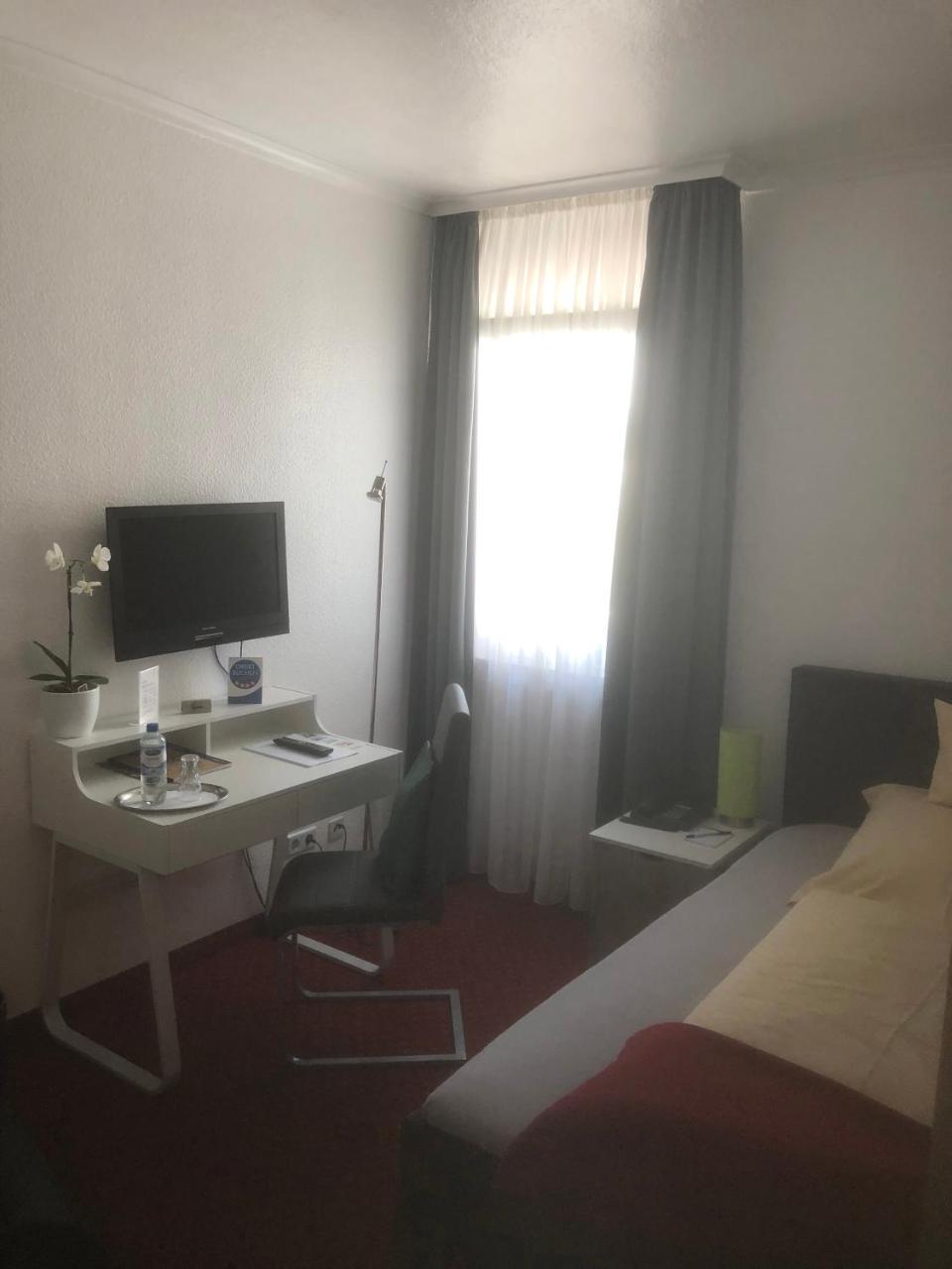 Hotel Sechzehn Leverkusen Buitenkant foto
